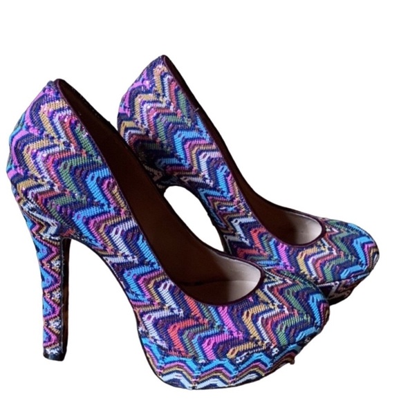 Betsey Johnson Vale chevron fabric covered platform pumps / heels Size 8.5 - Picture 1 of 14